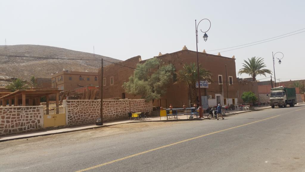Hotel Dar Ilyana Ait Tiourhza Esterno foto