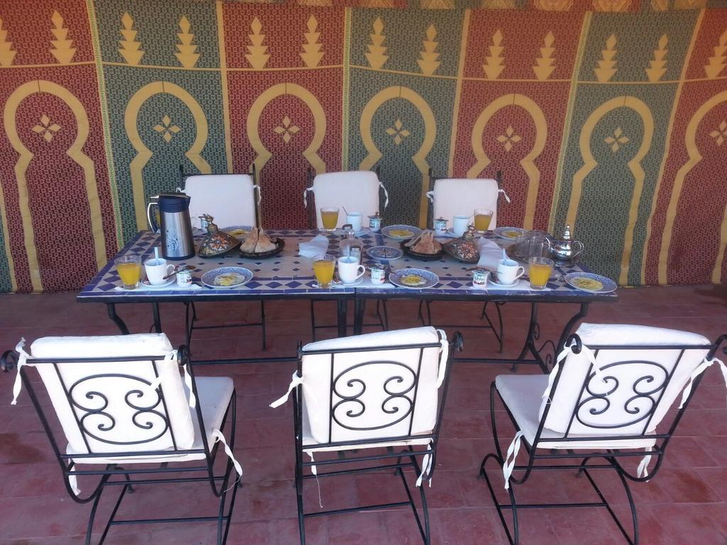 Hotel Dar Ilyana Ait Tiourhza Esterno foto