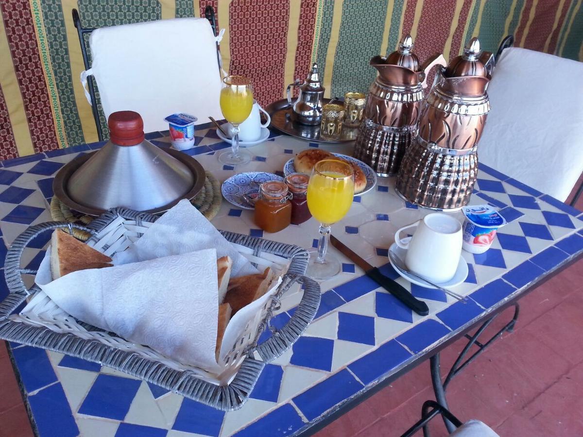 Hotel Dar Ilyana Ait Tiourhza Esterno foto